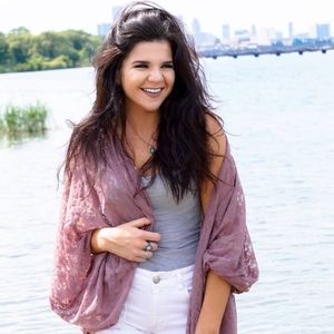 Meet your Posher, Kelly